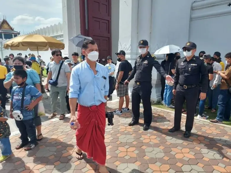 กทม.เข้มงวดกวดขันจับปรับผู้ค้าหาบเร่บนทางเท้ารอบพระบรมมหาราชวัง