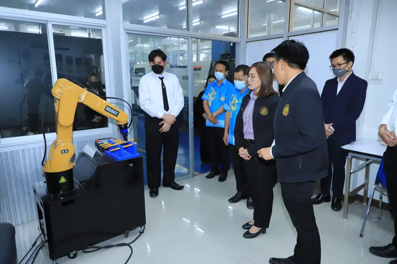 รมว.สุชาติ มอบกรมพัฒน์ ฝึกทักษะยานยนต์และชิ้นส่วนป้อน EEC กว่า 3,000 คน
