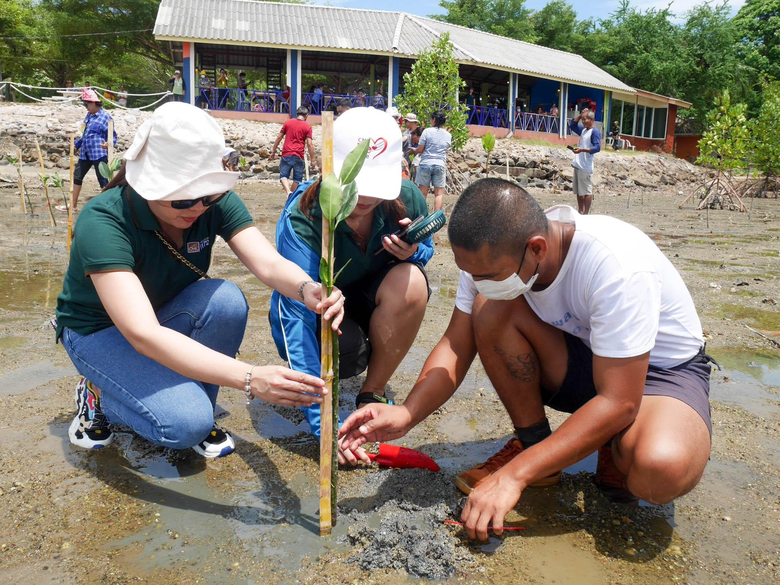 CMC ร่วมสนับสนุนน้ำดื่มและ ATK ให้กับโครงการอบรมการดูแลทรัพยากรธรรมชาติและสิ่งแวดล้อมของอำเภอเมืองนนทบุรี จ. นนทบุรี ณ ศูนย์การเรียนรู้ทฤษฎีใหม่ ทหารเรือ จ.ชลบุรี