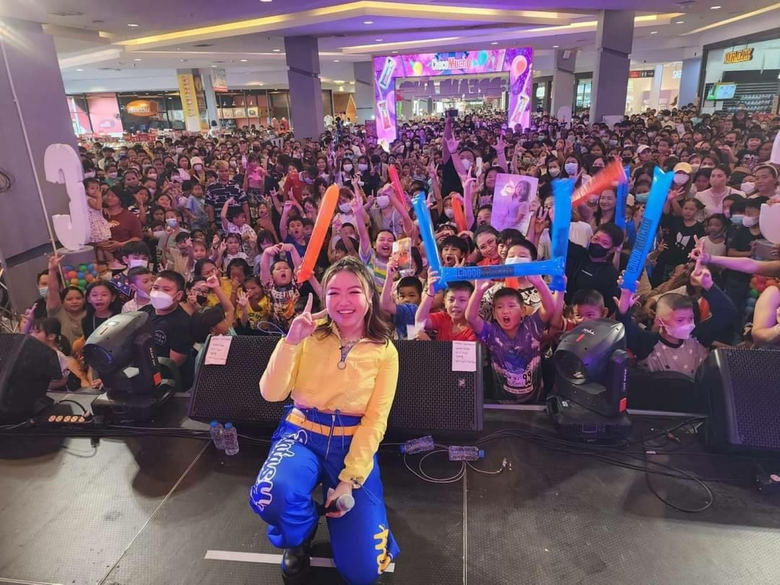 ประเดิมคอนเสิร์ตแรกไปอย่างสวยงามและสุดอบอ...