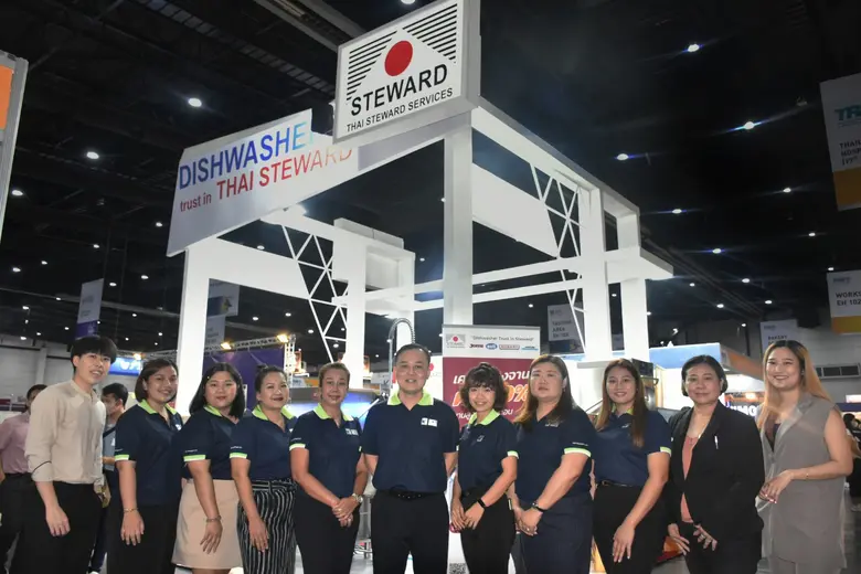 นายยงยุทธ จิรกาลวงศ์ (คนกลาง) กรรมการผู้จ...