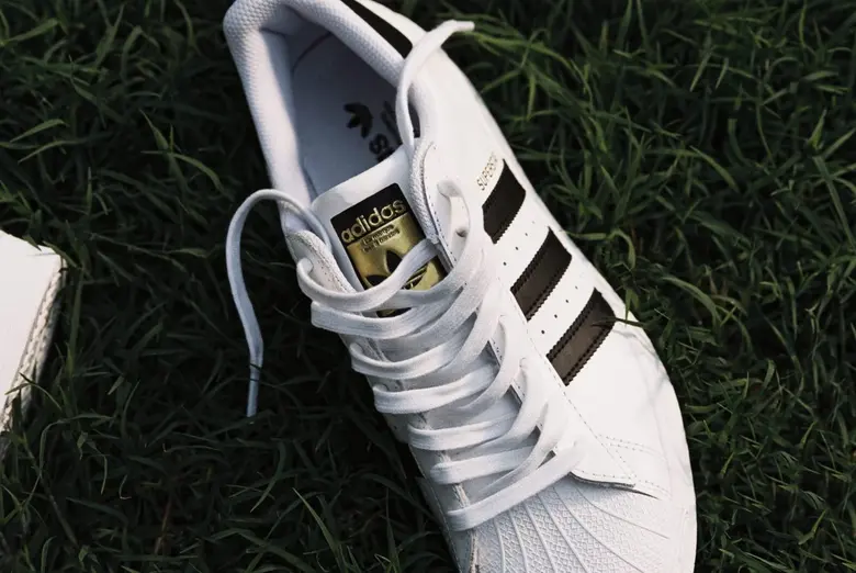 อาดิดาส ออริจินอลส์ ตอกย้ำกระแสรองเท้าโมเดลคลาสสิก เปิดตัว SUPERSTAR XLG