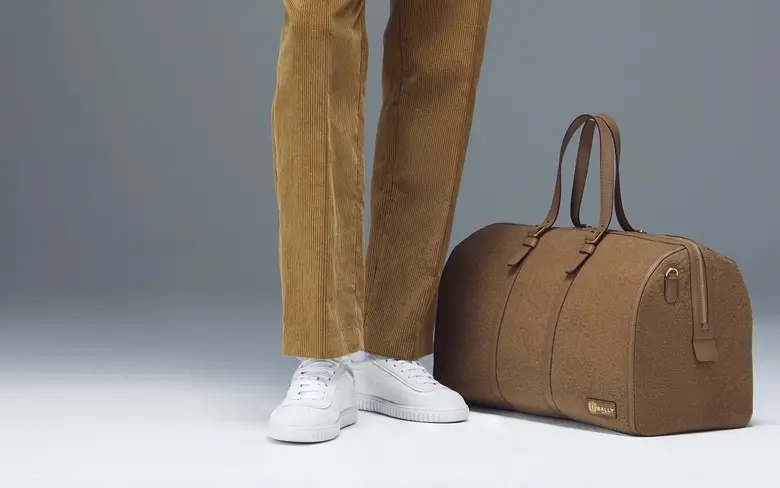 Bally ภูมิใจนำเสนอลายพิมพ์ Pennant Motif แรงบันดาลใจจาก House Archives พร้อมนำเสนอ The Player รองเท้าผ้าใบรุ่นใหม่ของ Bally