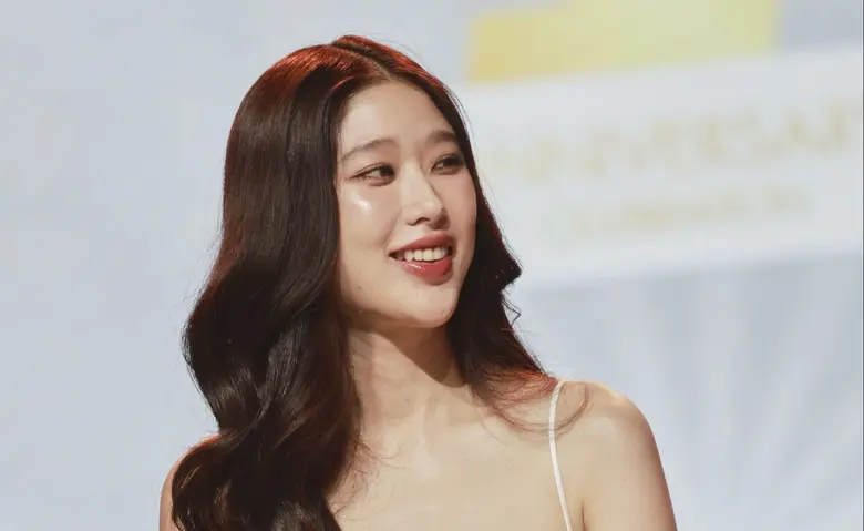 เรียกได้ว่าเป็นสาวสวยมากความสามารถ ที่โดด...