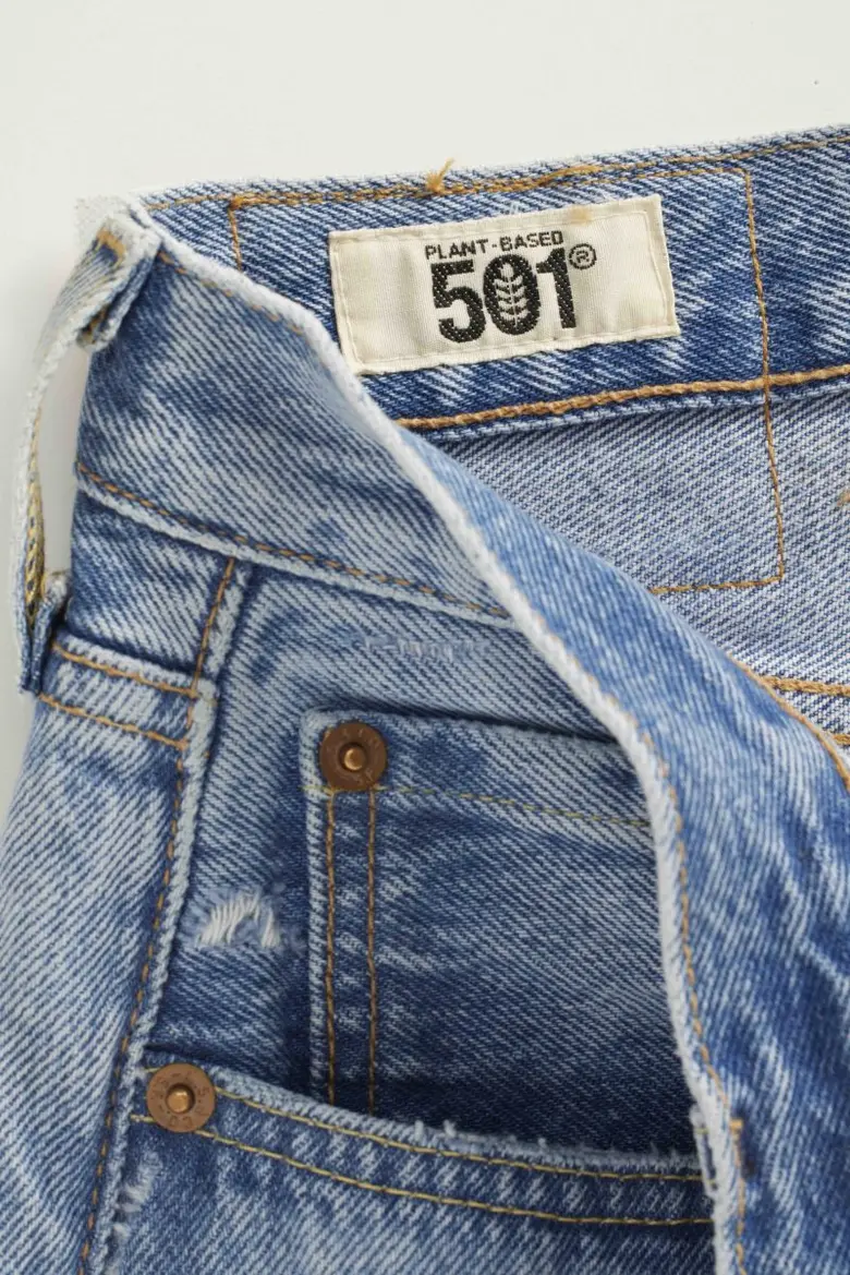 ร่วมฉลองครบรอบ 150 ปี ยีนส์ไอคอนิก 501(R)...