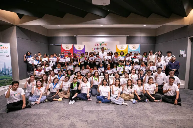 นายมารุต นุชพุ่ม ผู้จัดการทั่วไป พร้อมด้ว...