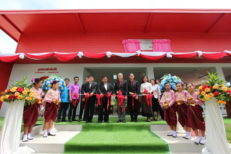 มูลนิธิอายิโนะโมะโต๊ะ ส่งมอบอาคารโรงอาหารอายิโนะโมะโต๊ะ ให้แก่ โรงเรียนไทยรัฐวิทยา 103 (บ้านหนองผู้เฒ่า) จังหวัดกาญจนบุรี