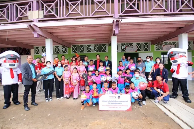 รฟฟท. จัดโครงการ CSR "พี่หนูแดงมอบความสุขให้น้องผ่านห้องแห่งการเรียนรู้"