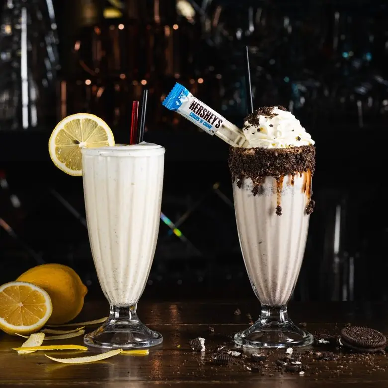 ทเวนตี้ไฟว์ ดีกรีส์ (25 DEGREES ) นำความร้อนแรงของเบอร์เกอร์ BUNS ON FIRE กลับมาอีกครั้ง และดับร้อนด้วย มิลค์เชคเมนูใหม่