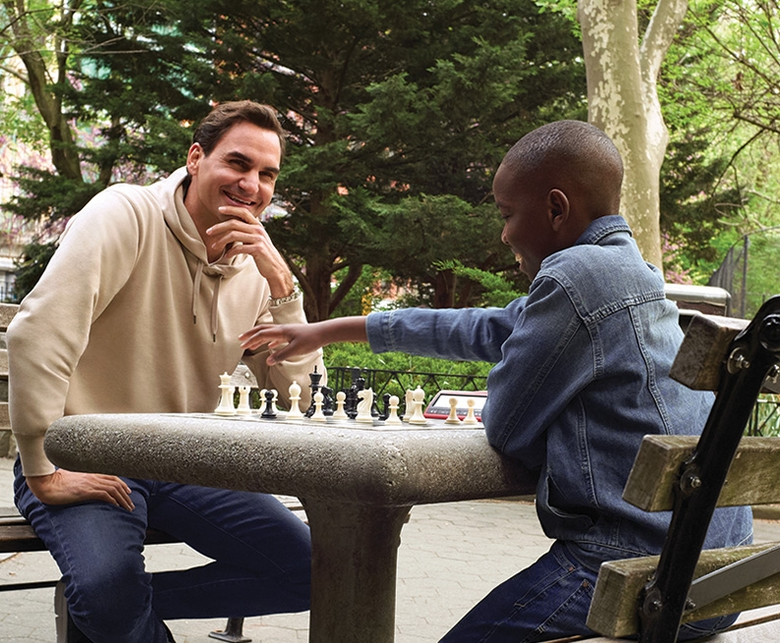 ยูนิโคล่ ร่วมกับ โรเจอร์ เฟเดอเรอร์ และ KAWS เปิดตัว Around the World with Roger Federer