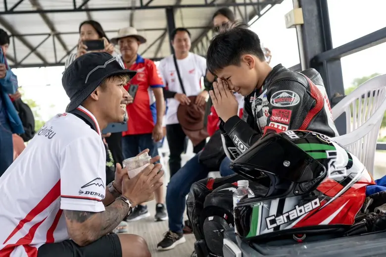 "ก้อง-สมเกียรติ" ส่งต่อแรงบันดาลใจสู่นักบิดรุ่นเยาว์ "ฮอนด้า อะคาเดมี่ ไทยแลนด์" ต่อยอดฝันนักบิดไทย สู่ "เวิลด์ กรังด์ปรีซ์"