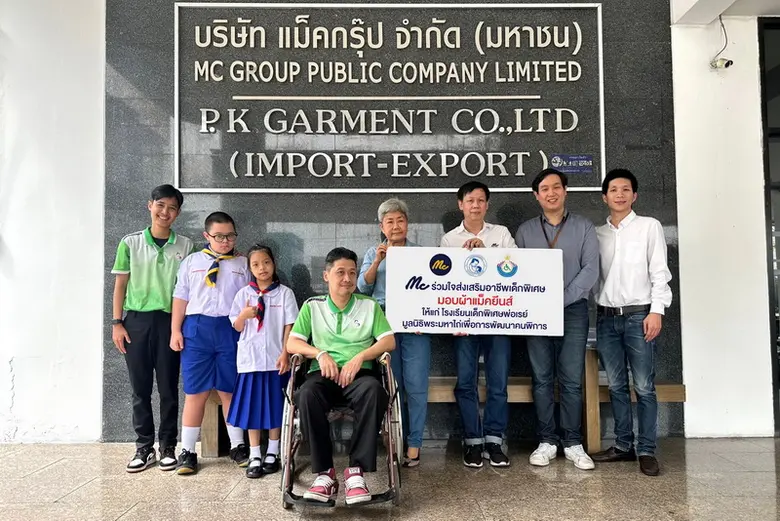 นายพงษ์ศักดิ์ ตันธนพิพัฒน์ (คนที่3จากขวา)...