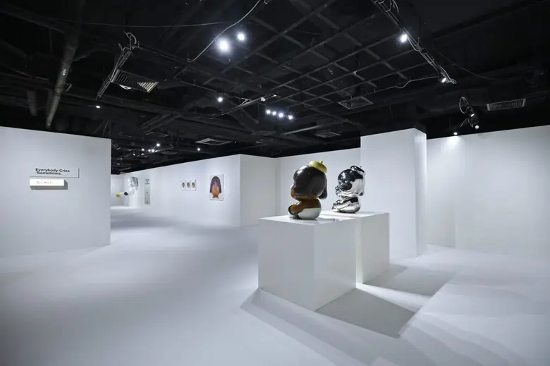 เปิดให้ชมแล้ววันนี้ Everybody/Cries/Sometimes" นิทรรศการครั้งล่าสุดของ Crybaby Molly ที่ ริเวอร์ ซิตี้ แบงค็อก