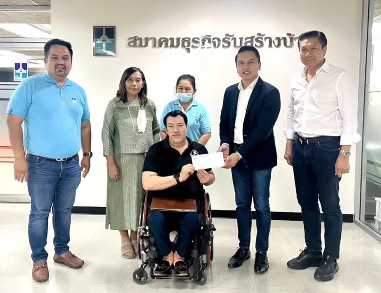 นายโอฬาร จันทร์ภู่ (ที่ 2 จากขวา) นายกสมา...