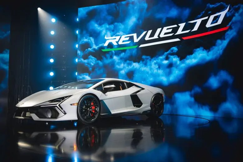 เรนาสโซ มอเตอร์ เผยโฉม Lamborghini Revuelto รถยนต์ซูเปอร์สปอร์ตปลั๊กอินไฮบริด เครื่องยนต์ V12 สมรรถนะสูงรุ่นแรกของแบรนด์ เฉลิมฉลองครบรอบ 60 ปีแห่งค่ายกระทิงดุ