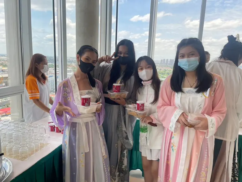 บริษัท มังคิ คิง ฟูด สนับสนุนเฉาก๊วยมิกุ ให้กับสถาบันการจัดการปัญญาภิวัฒน์