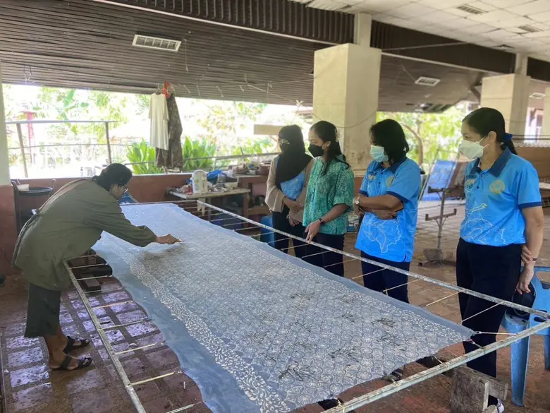 พช.สงขลา ลงพื้นที่ติดตามกลุ่มผู้ผลิต ผู้ป...