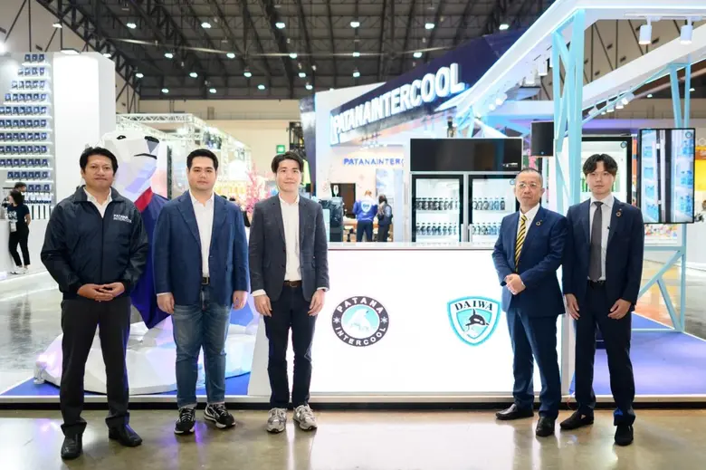 เอกพงษ์ ตั้งสิริมานะกุล (ที่ 3 จากซ้าย) ป...