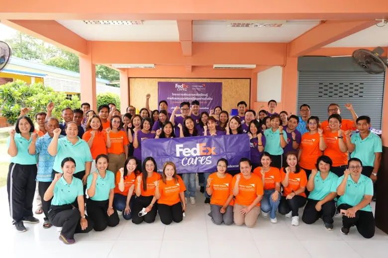 FedEx volunteers devote time to promote s...
