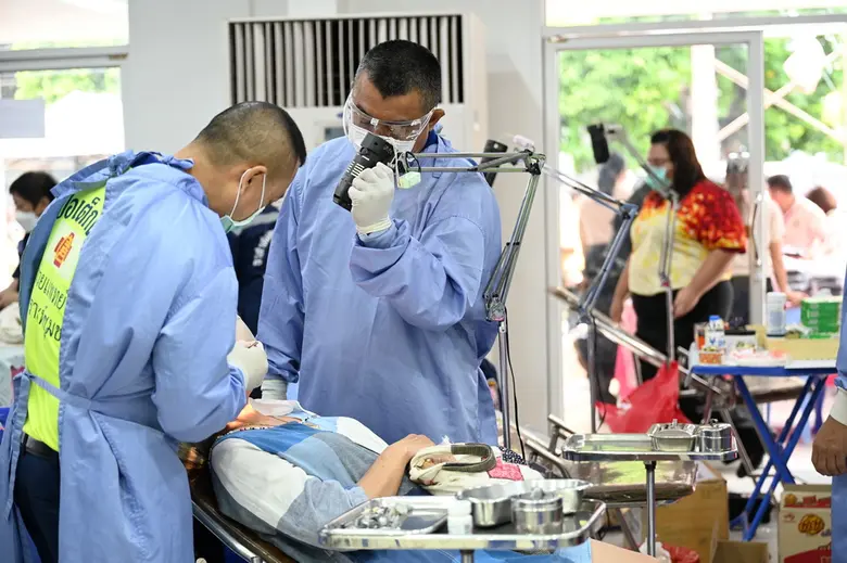 มูลนิธิป่อเต็กตึ๊ง "สร้างอาชีพ สร้างชีวิต" ร่วมกับกรมกิจการสตรีและสถาบันครอบครัว มอบอุปกรณ์ประกอบอาชีพให้กับสตรีที่ด้อยโอกาสในพื้นที่ จ.พิษณุโลก ในโครงการส่งเสริมอาชีพเพื่อสตรี พร้อมนำหน่วยแพทย์เคลื่อนที่ออกบริการประชาชนฟรี