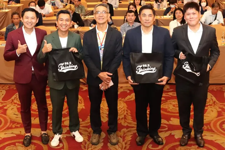 ถวัลย์ ไชยรัตน์ ผู้อำนวยการฝ่ายบริหารคลื่น FM.96.5 ...