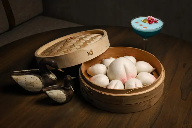 The Standard, Bangkok Mahanakhon พร้อมให้...