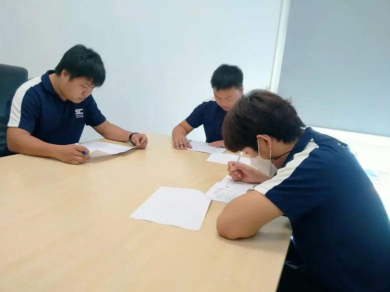 สำนักงานพัฒนาฝีมือแรงงานแพร่ ดำเนินการจัดทำมาตรฐานฝีมือแรงงานตามพระราชบัญญัติส่งเสริมการพัฒนาฝีมือแรงงาน พ.ศ. 2545 และที่แก้ไขเพิ่มเติม (ฉบับที่ 2) พ.ศ. 2557 มาตรา 26