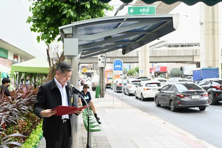 มูลนิธิป่อเต็กตึ๊ง ห่วงใยชาวกรุงเทพฯ มอบศาลาที่พักผู้โดยสาร จำนวน 20 หลัง