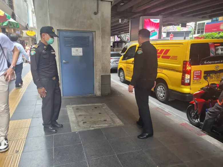 เขตคลองเตยกวดขันจัดระเบียบผู้ค้า - คนเร่ร่อน - ขอทานบริเวณสถานีรถไฟฟ้าบีทีเอสแนวถนนสุขุมวิท