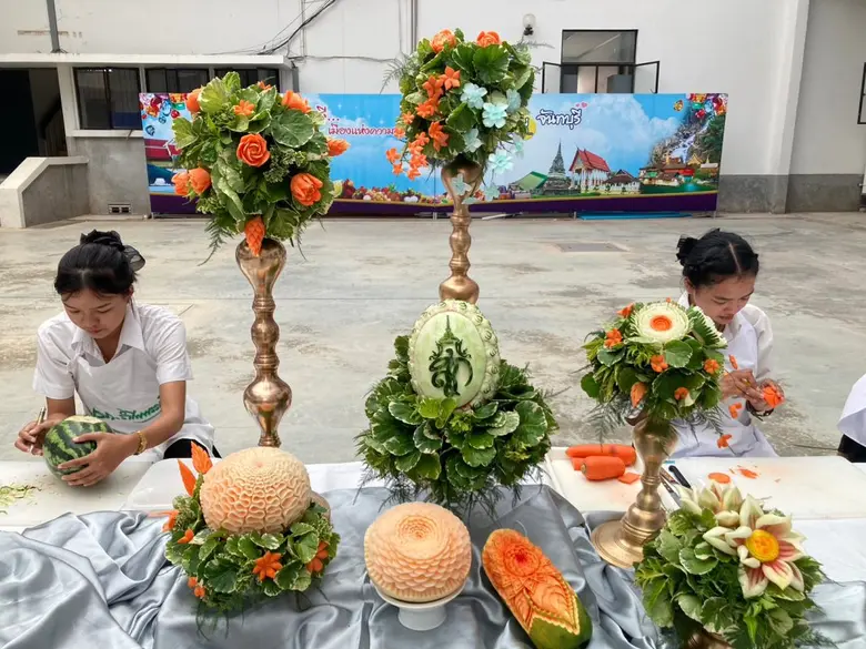 คหกรรม รำไพฯ ร่วมจัดอาหารไทยแบบค๊อกเทล วันแม่แห่งชาติ