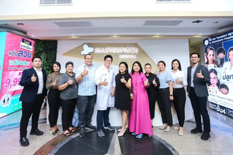 คุณลภัสรดา เลิศภานุโรจ (ที่ 6 จากซ้าย) รอ...