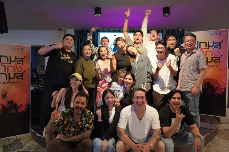 แฮปปี้แหละ..ดูออก สำหรับบรรยากาศงานเลี้ยง...