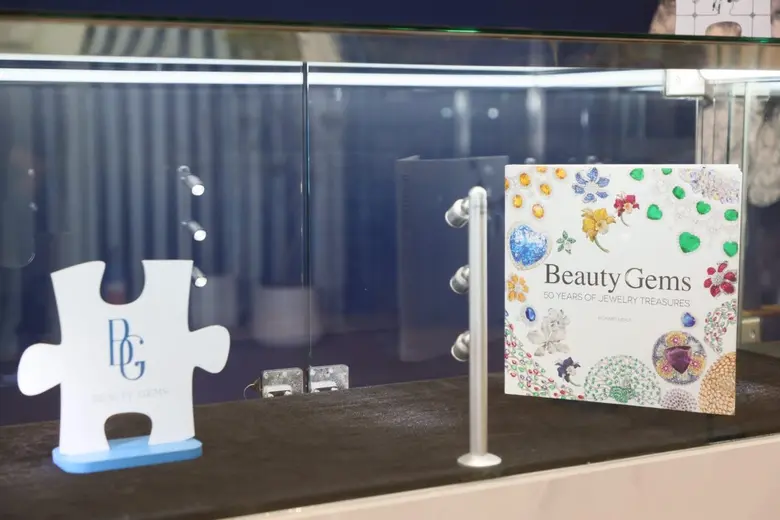 "บิวตี้เจมส์" ร่วมเติมเต็มความสุขด้วยความงามจากอัญมณี "แอฟ - ต่อ" เฉิดฉายพร้อมเครื่องประดับอันล้ำค่า