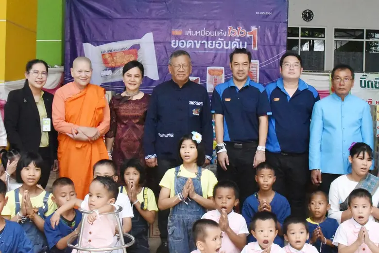 นายเมธาพร พุกพิบูลย์ (ที่5ซ้าย) รองผู้จัด...