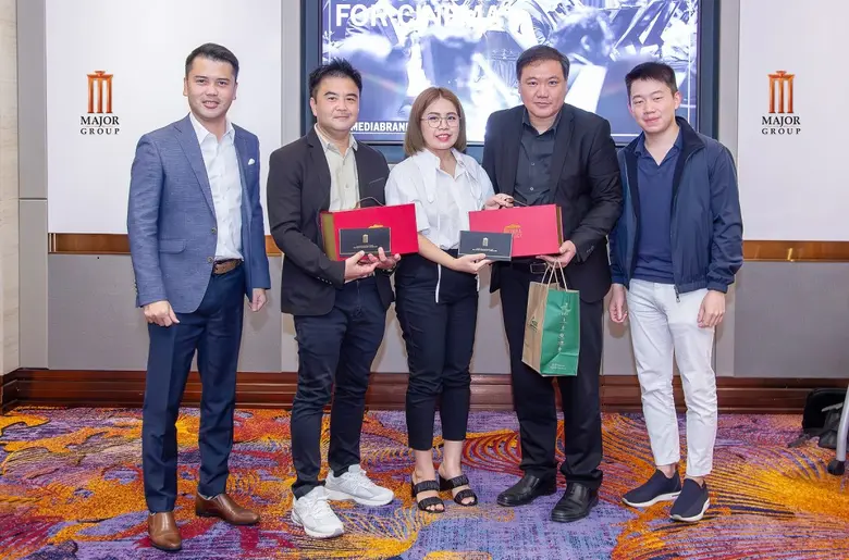 นายวิศรุต พูลวรลักษณ์ รองประธานกรรมการผู้...