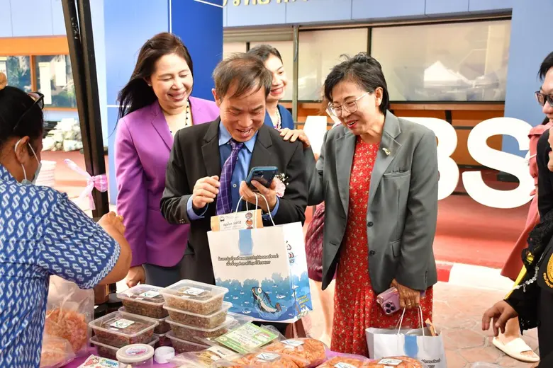 คณะวิทยาการจัดการ มบส. เปิดตลาดผลิตภัณฑ์ชุมชนและแลกเปลี่ยนเรียนรู้