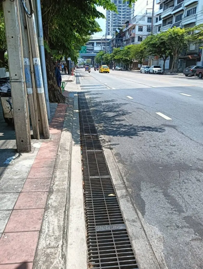 นายสรสิช เหลืองรุ่งเกียรติ ผู้อำนวยการเขต...