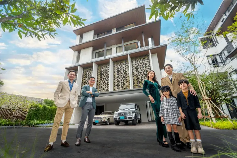 คุณพงศ์อนันต์ สุขเกษม (ซ้ายสุด) ประธานเจ้...