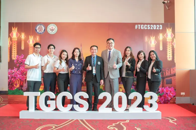 คุณกัญญสร ฐิตวรยศ (ที่ 2 จากขวา) รองประธา...