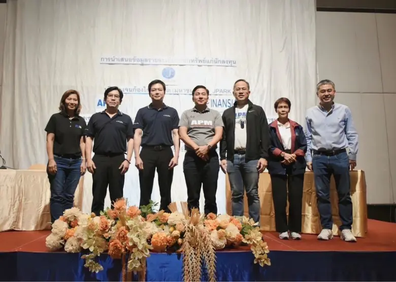 นายสันติพล เจนวัฒนไพศาล (ที่ 3 จากซ้าย) ป...