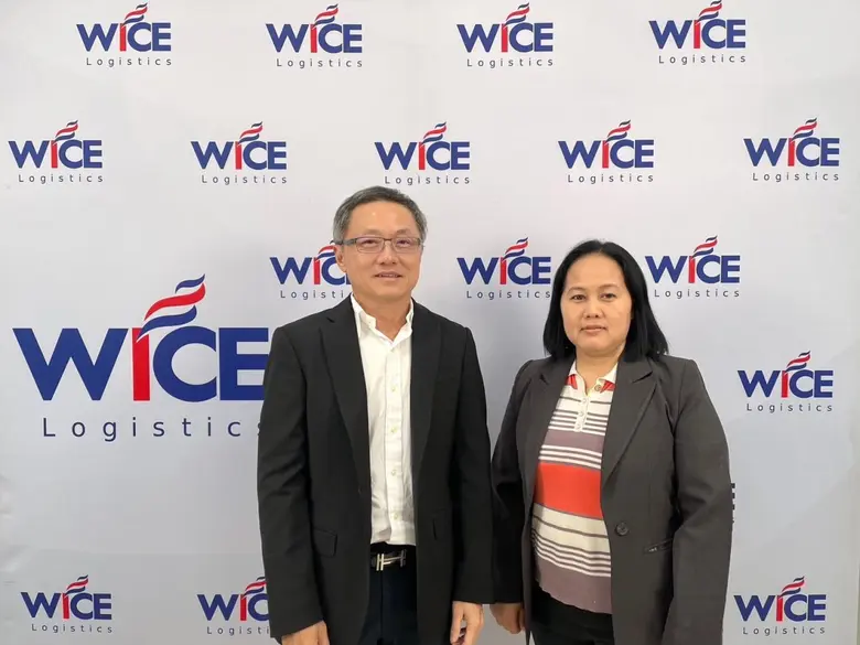 นายชูเดช คงสุนทร (ตำแหน่งยืน) กรรมการผู้จ...