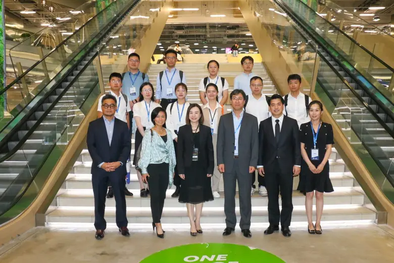 นายบุญชัย โอภาสเอี่ยมลิขิต ประธานธุรกิจ -...