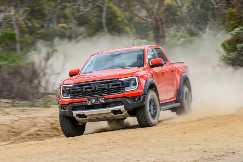 ทำความรู้จัก 'ไฟแจ้งเตือนการเปลี่ยนเกียร์แบบเลือกได้' ฟีเจอร์โดนใจคอมอเตอร์สปอร์ตในรถฟอร์ด เรนเจอร์ แร็พเตอร์