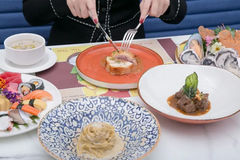 ปักหมุดทุกเย็นวันพฤหัสบดี ให้คุณควงแขนคนร...