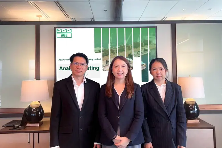 นางสาวปณิตา ควรสถาพร (กลาง) ผู้ช่วยกรรมกา...