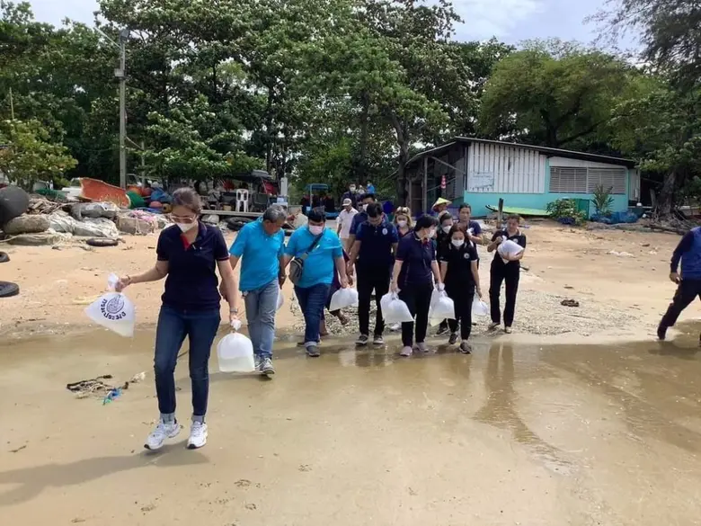 บริษัท ยูนิไทย ชิปยาร์ด แอนด์ เอ็นจิเนียริ่ง จำกัด ร่วมกิจกรรมอนุรักษ์พันธุ์สัตว์น้ำ ณ ชายหาด ชุมชนบ้านแหลมฉบัง