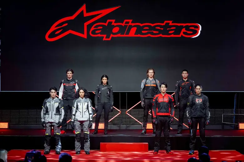 กลับมาอย่างยิ่งใหญ่ Alpinestars แบรนด์สินค้าอุปกรณ์ป้องกันสำหรับการขับขี่รถจักรยานยนต์และรถยนต์ พร้อมเทคโนโลยีล่าสุด 'Tech Air(R)' ถุงลมนิรภัย