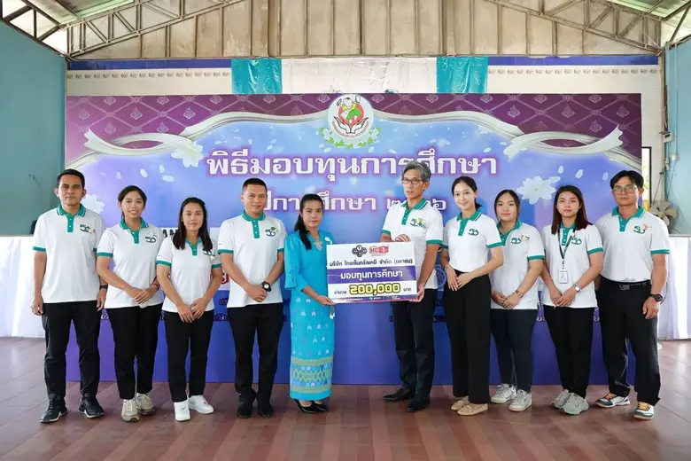 นายทาคาฮิโระ ยามาชิตะ (ที่ 5 ทางขวา) ประธ...