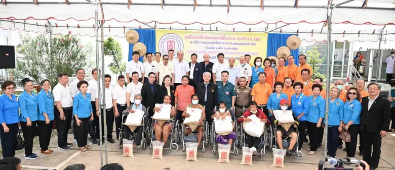 มูลนิธิป่อเต็กตึ๊ง จัดงานประเพณีทิ้งกระจา...