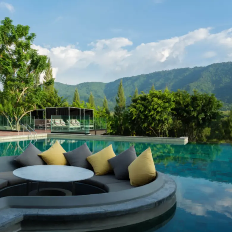 ทั้งเที่ยวในเมืองไทย และเที่ยวต่างประเทศ ...